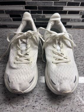 Hoka One One Women's Clifton 8 in White and Blue size 7.5B